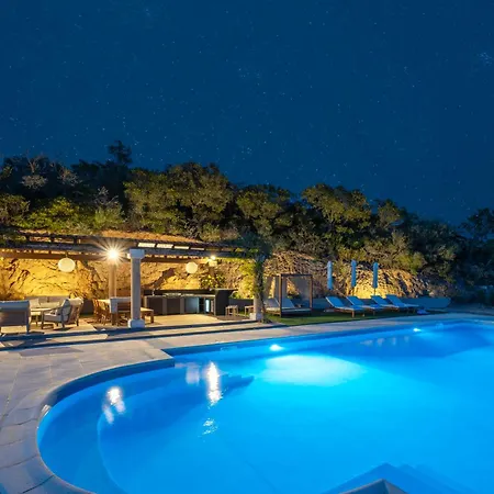 Chateau Di Cardiccia A Luxury 7-bedroom With Air Conditioning *