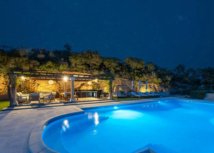 Chateau Di Cardiccia A Luxury 7-bedroom With Air Conditioning *