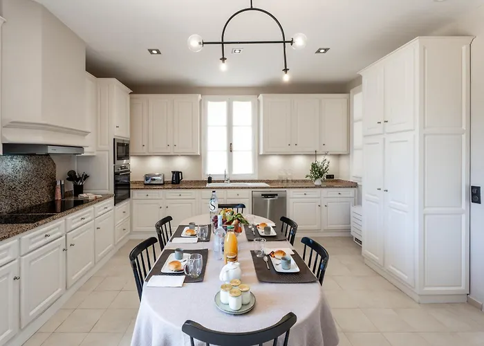 Chateau Di Cardiccia A Luxury 7-bedroom With Air Conditioning Zonza