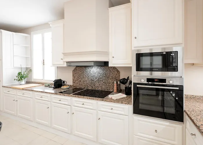 Chateau Di Cardiccia A Luxury 7-bedroom With Air Conditioning Villa